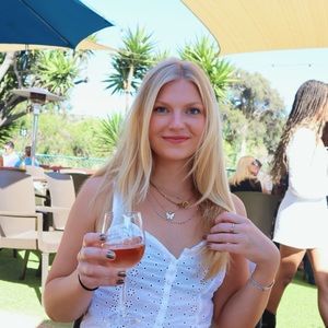 Meet your Posher, Lindy